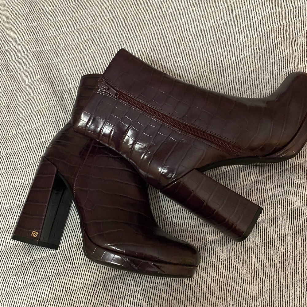 Like New Rachel Zoe Maya Platform Bootie Crocodile Embossed In Deep Mahogany